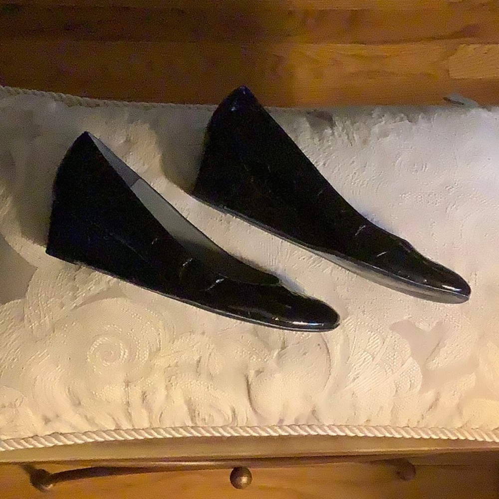 Stuart Weitzman Size 8 Black Crocodile Patent Dre… - image 2